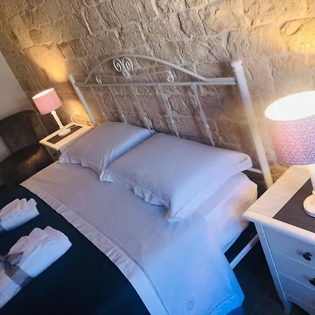 Bed & Breakfast Nido Di Pietra-dimora In Centro 2*