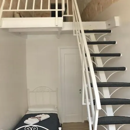 Nido Di Pietra-dimora In Centro Bed & Breakfast 2*